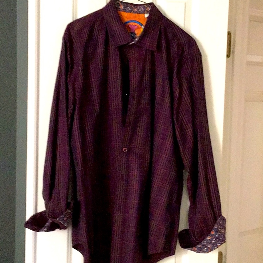 A stunning Robert Graham fall knockout men’s dress shirt!